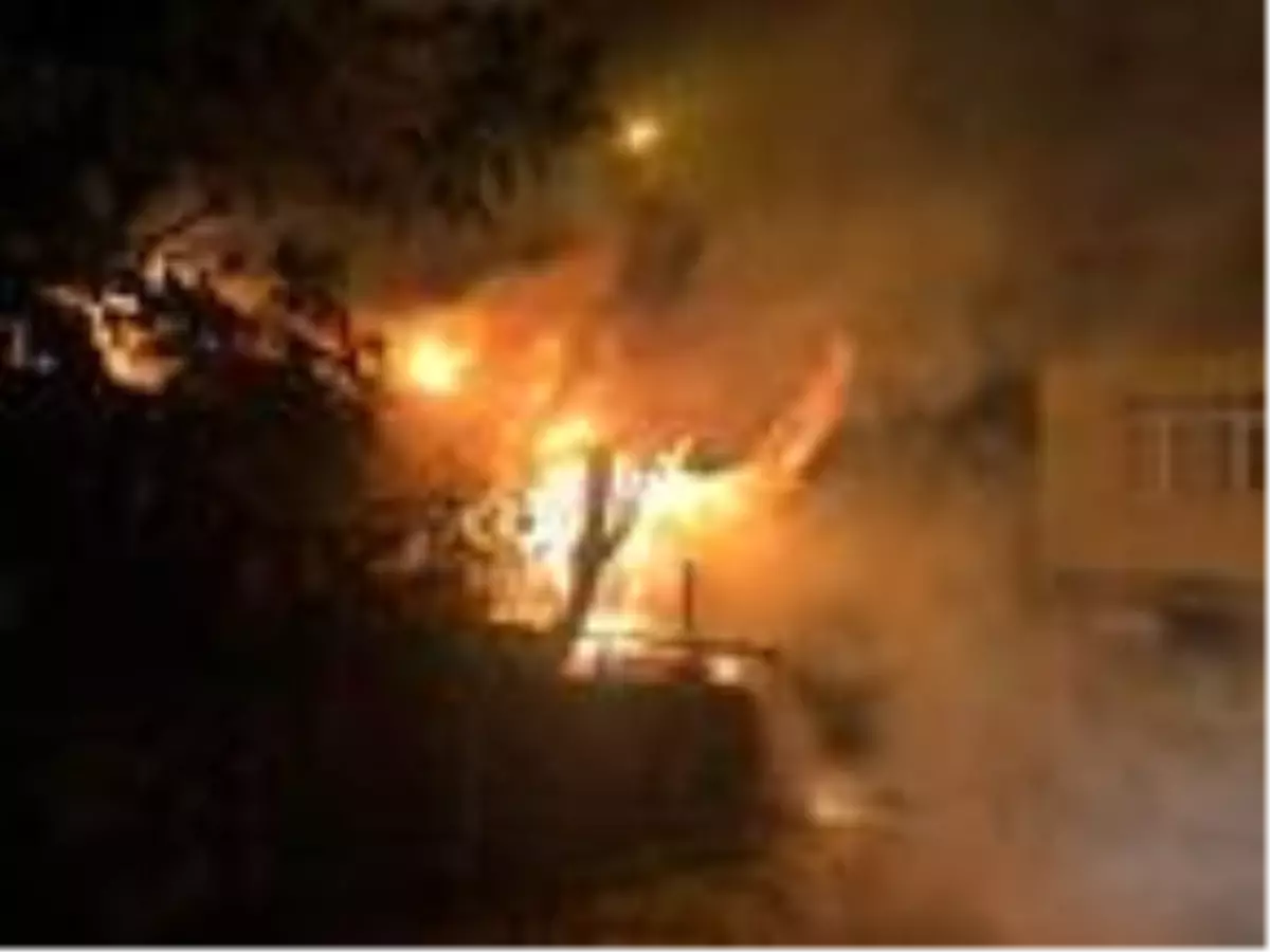 Fırından sıçrayan kıvılcımlar odunluğu yaktı