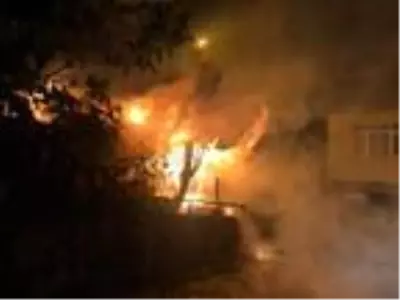 Fırından sıçrayan kıvılcımlar odunluğu yaktı Fırından sıçrayan kıvılcımlar odunluğu yaktı