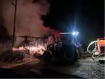 Fırından sıçrayan kıvılcımlar odunluğu yaktı Fırından sıçrayan kıvılcımlar odunluğu yaktı