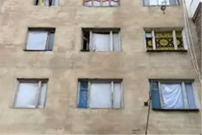 Son dakika haberi | - Gence'de füze saldırısı sonucu camları kırılan savaşzedeler kırılan camlarını naylon ve kilimle örttü Son dakika haberi | - Gence'de füze saldırısı sonucu camları kırılan savaşzedeler kırılan camlarını naylon ve kilimle örttü