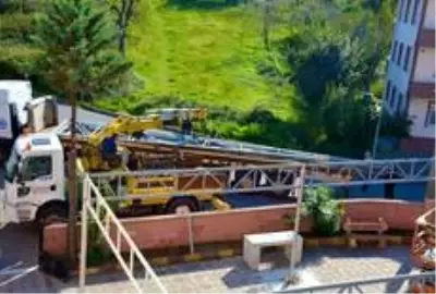 Gülüç Belediyesi cami cemaati için sundurma yapıyor Gülüç Belediyesi cami cemaati için sundurma yapıyor