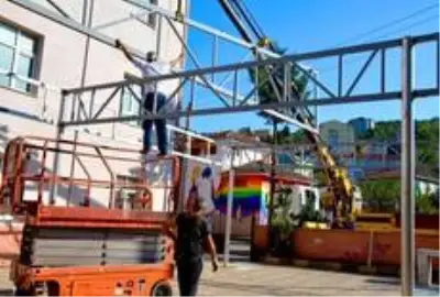 Gülüç Belediyesi cami cemaati için sundurma yapıyor Gülüç Belediyesi cami cemaati için sundurma yapıyor