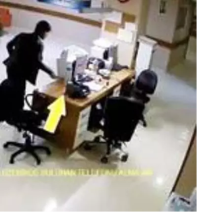 Son dakika: Hastanede doktorun telefonunun çalınma anı kamerada Son dakika: Hastanede doktorun telefonunun çalınma anı kamerada
