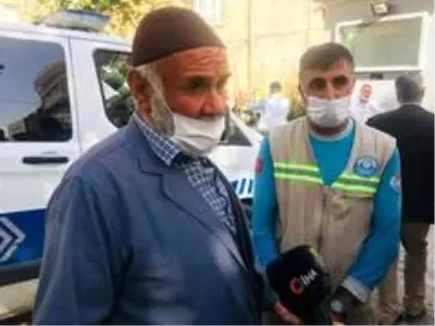 Temizlik işçisinden örnek davranış: Bulduğu 35 bin 360 lirayı sahibine teslim etti Temizlik işçisinden örnek davranış: Bulduğu 35 bin 360 lirayı sahibine teslim etti