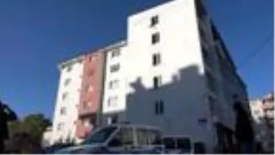 Polis, intihara kalkışan genci bir anlık dalgınlığından yararlanarak kurtardı Polis, intihara kalkışan genci bir anlık dalgınlığından yararlanarak kurtardı
