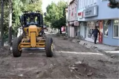 Isparta'da muhtarın sokak yenileme talebini, belediye yerine getirdi