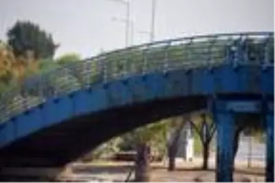 İzmir'de Barış Manço Köprüsü'nün bakımsız hali tepki çekiyor İzmir'de Barış Manço Köprüsü'nün bakımsız hali tepki çekiyor