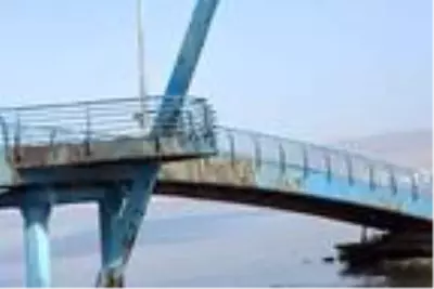 İzmir'de Barış Manço Köprüsü'nün bakımsız hali tepki çekiyor İzmir'de Barış Manço Köprüsü'nün bakımsız hali tepki çekiyor