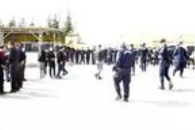 Kadınların kavgasını ayırmak isteyen başgardiyan, tabancayla yaralandı Kadınların kavgasını ayırmak isteyen başgardiyan, tabancayla yaralandı
