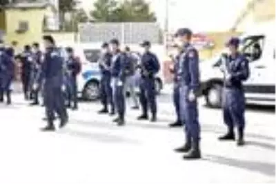 Kadınların kavgasını ayırmak isteyen başgardiyan, tabancayla yaralandı Kadınların kavgasını ayırmak isteyen başgardiyan, tabancayla yaralandı