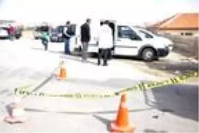 Kadınların kavgasını ayırmak isteyen başgardiyan, tabancayla yaralandı Kadınların kavgasını ayırmak isteyen başgardiyan, tabancayla yaralandı