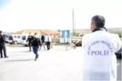 Kadınların kavgasını ayırmak isteyen başgardiyan, tabancayla yaralandı Kadınların kavgasını ayırmak isteyen başgardiyan, tabancayla yaralandı