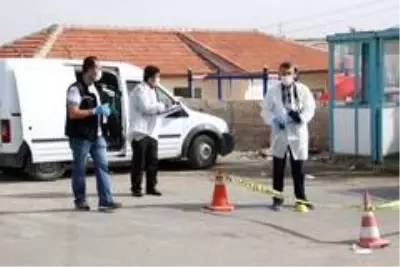 Kadınların kavgasını ayırmak isteyen gardiyan silahla yaralandı Kadınların kavgasını ayırmak isteyen gardiyan silahla yaralandı