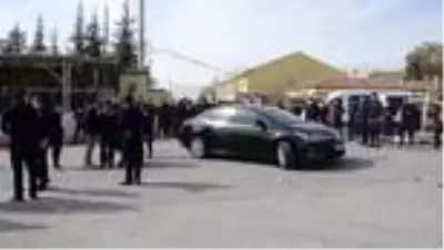 Karaman'da kavgayı ayırmaya çalışan gardiyan silahla yaralandı Karaman'da kavgayı ayırmaya çalışan gardiyan silahla yaralandı