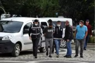 Konya'da avukatı bıçaklayan zanlı adliyeye sevk edildi Konya'da avukatı bıçaklayan zanlı adliyeye sevk edildi