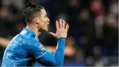 Koronavirüse yakalanan Ronaldo tarzını değiştirdi, uzayan saçlarını kazıdı Koronavirüse yakalanan Ronaldo tarzını değiştirdi, uzayan saçlarını kazıdı