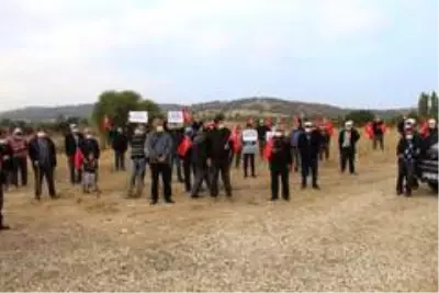 Kurulmak istenen hindi çiftliğine iki mahalle halkı karşı çıktı Kurulmak istenen hindi çiftliğine iki mahalle halkı karşı çıktı