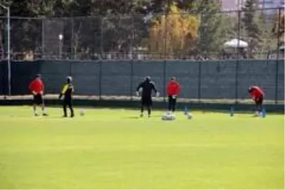 Mehmet Özdilek: 'Galatasaray'ı yenerek yolumuza devam etmek istiyoruz' Mehmet Özdilek: 'Galatasaray'ı yenerek yolumuza devam etmek istiyoruz'