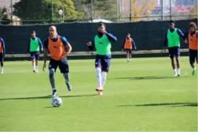 Mehmet Özdilek: 'Galatasaray'ı yenerek yolumuza devam etmek istiyoruz' Mehmet Özdilek: 'Galatasaray'ı yenerek yolumuza devam etmek istiyoruz'