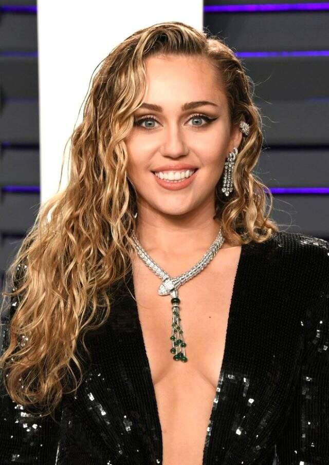 Miley Cyrus kimdir? Miley Cyrus kaç yaşında? Miley Cyrus albümleri neler?