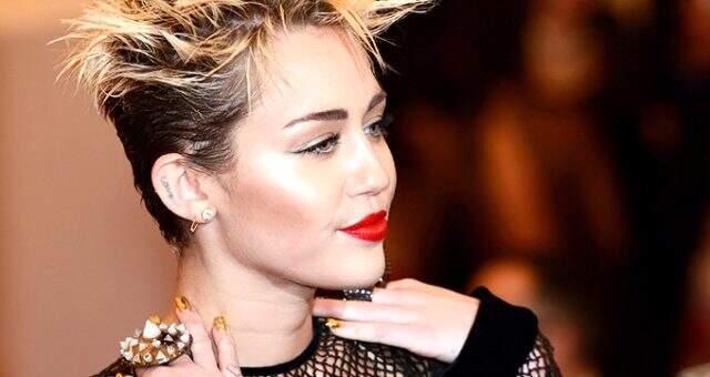 Miley Cyrus kimdir? Miley Cyrus kaç yaşında? Miley Cyrus albümleri neler?