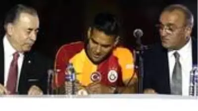 Mustafa Cengiz'den Terim'e gönderme, Falcao'ya isyan: Sattırdığı forma sadece 30 bin Mustafa Cengiz'den Terim'e gönderme, Falcao'ya isyan: Sattırdığı forma sadece 30 bin
