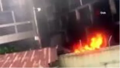 Nijerya'da devam eden protestolarda otobüs terminali ve binalar ateşe verildi Nijerya'da devam eden protestolarda otobüs terminali ve binalar ateşe verildi