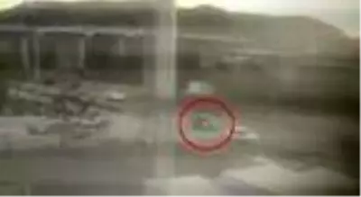 Otomobilde uyuyan kişinin parasını çalan şüpheli kameradan belirlenerek yakalandı Otomobilde uyuyan kişinin parasını çalan şüpheli kameradan belirlenerek yakalandı
