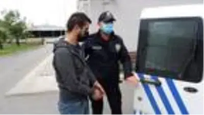 Otomobilde uyuyan kişinin parasını çalan şüpheli kameradan belirlenerek yakalandı Otomobilde uyuyan kişinin parasını çalan şüpheli kameradan belirlenerek yakalandı