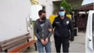 Otomobilde uyuyan kişinin parasını çalan şüpheli kameradan belirlenerek yakalandı Otomobilde uyuyan kişinin parasını çalan şüpheli kameradan belirlenerek yakalandı