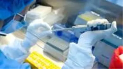Oxford'un koronavirüse karşı geliştirdiği aşıyı gönüllü olarak deneyen doktor hayatını kaybetti Oxford'un koronavirüse karşı geliştirdiği aşıyı gönüllü olarak deneyen doktor hayatını kaybetti