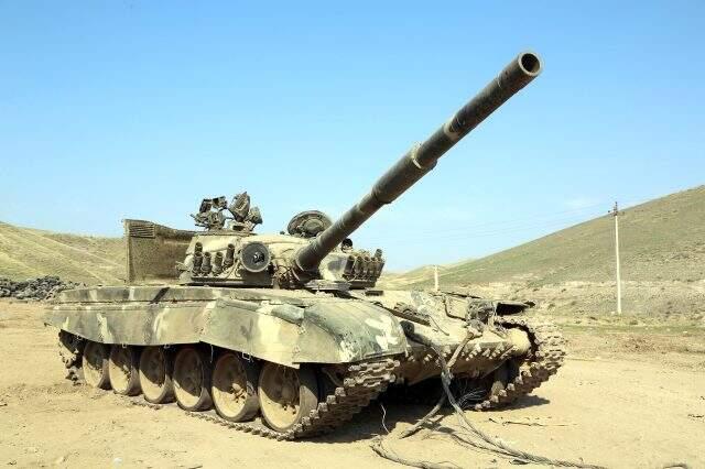 Paşinyan 'Herkes silahına sarılmalı' derken Azerbaycan ordusu, Karabağ cephesinde çok sayıda tank ele geçirdi Paşinyan 'Herkes silahına sarılmalı' derken Azerbaycan ordusu, Karabağ cephesinde çok sayıda tank ele geçirdi