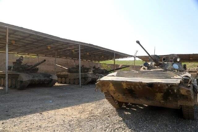 Paşinyan 'Herkes silahına sarılmalı' derken Azerbaycan ordusu, Karabağ cephesinde çok sayıda tank ele geçirdi Paşinyan 'Herkes silahına sarılmalı' derken Azerbaycan ordusu, Karabağ cephesinde çok sayıda tank ele geçirdi