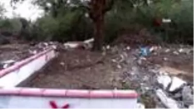 Pendik'teki Kurtdoğmuş köyünde kaçak mezarlıklar İBB tarafından yıkıldı Pendik'teki Kurtdoğmuş köyünde kaçak mezarlıklar İBB tarafından yıkıldı