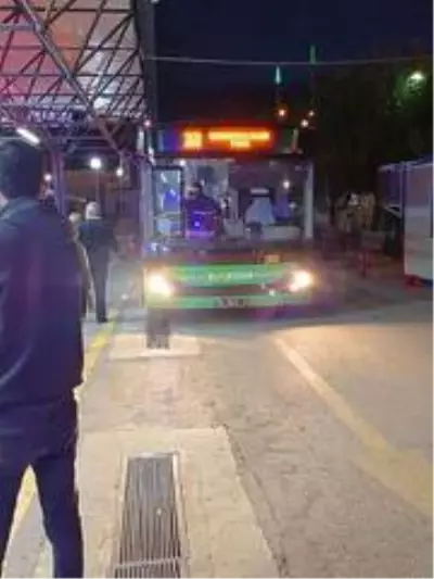 Rahatsızlanan yolcuyu otobüs şoförü hastaneye yetiştirdi Rahatsızlanan yolcuyu otobüs şoförü hastaneye yetiştirdi