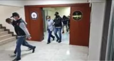 Şafak operasyonunda gözaltına alınan 15 şüpheliden 10'u tutuklandı Şafak operasyonunda gözaltına alınan 15 şüpheliden 10'u tutuklandı
