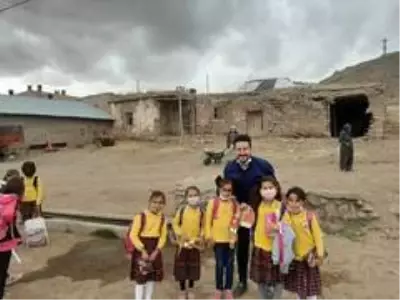 Şair Özdemir, Şarkışla Samankaya Köyü'nde iyiliği paylaştı Şair Özdemir, Şarkışla Samankaya Köyü'nde iyiliği paylaştı