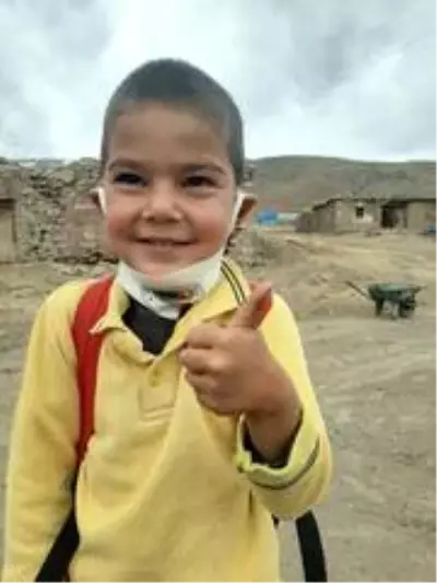 Şair Özdemir, Şarkışla Samankaya Köyü'nde iyiliği paylaştı Şair Özdemir, Şarkışla Samankaya Köyü'nde iyiliği paylaştı