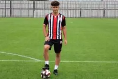 Samsunspor'un genç futbolcusuna milli davet Samsunspor'un genç futbolcusuna milli davet