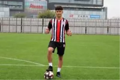 Samsunspor'un genç futbolcusuna milli davet Samsunspor'un genç futbolcusuna milli davet