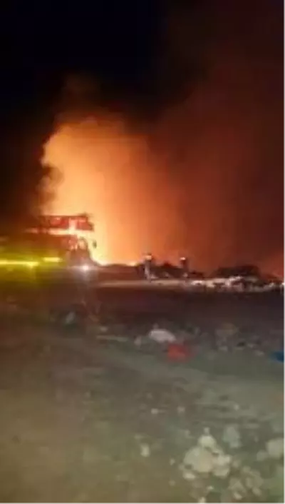 Sazlık yangını söndürüldü Sazlık yangını söndürüldü
