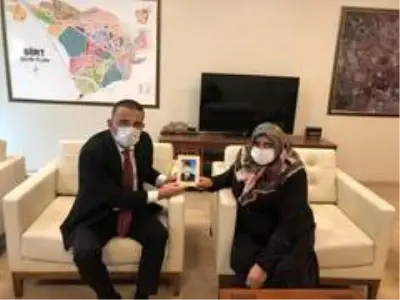 Son dakika haber... Siirt Valisi Hacıbektaşoğlu, Diyarbakır annelerinden Latife Ödümlü'yü misafir etti Son dakika haber... Siirt Valisi Hacıbektaşoğlu, Diyarbakır annelerinden Latife Ödümlü'yü misafir etti
