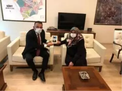 Son dakika haber... Siirt Valisi Hacıbektaşoğlu, Diyarbakır annelerinden Latife Ödümlü'yü misafir etti Son dakika haber... Siirt Valisi Hacıbektaşoğlu, Diyarbakır annelerinden Latife Ödümlü'yü misafir etti