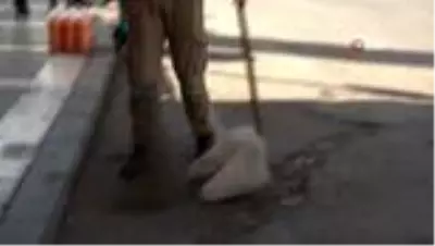 Temizlik işçisinden örnek davranış: Bulduğu 35 bin 360 lirayı sahibine teslim etti Temizlik işçisinden örnek davranış: Bulduğu 35 bin 360 lirayı sahibine teslim etti