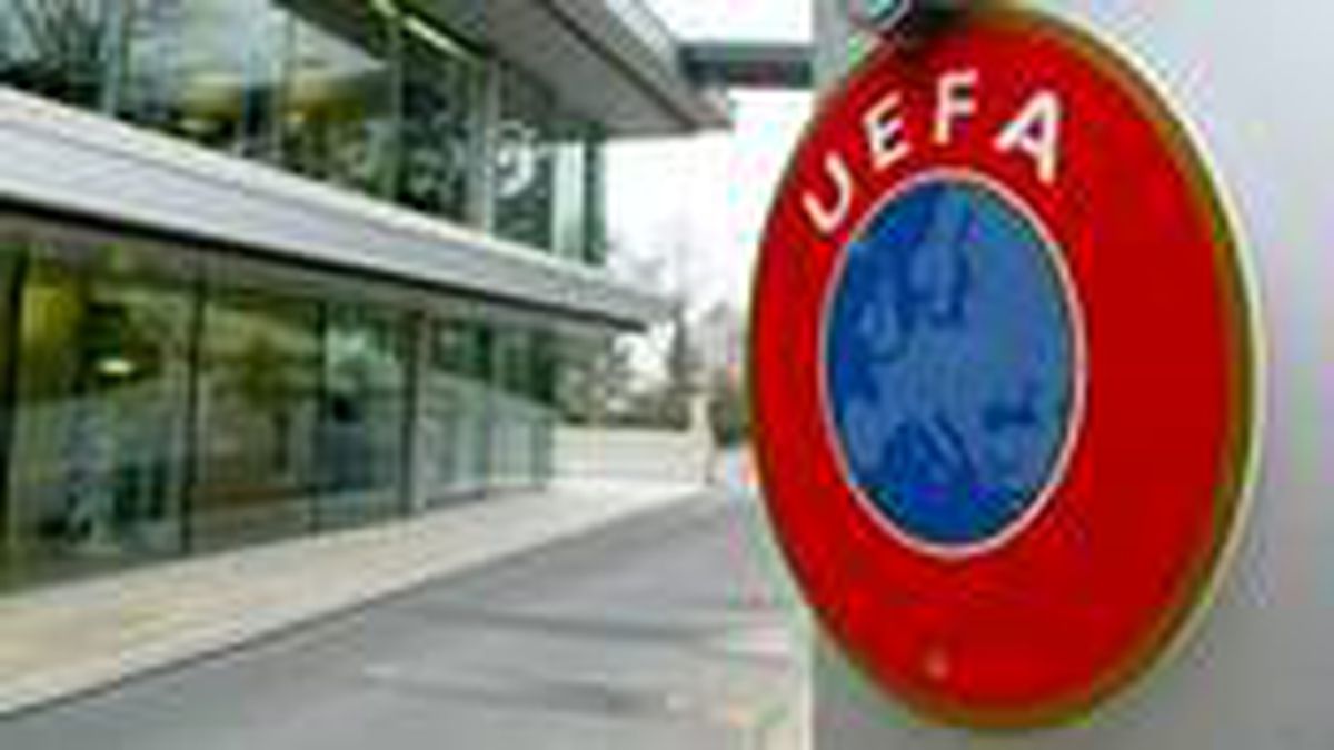UEFA, Azerbaycan ve Ermenistan'da oynanacak maçları askıya aldı