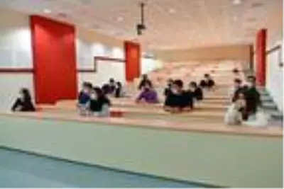 Üniversitelerde hibrit eğitim dönemi: Öğrencilerin kaygısı ve stresi azalıyor Üniversitelerde hibrit eğitim dönemi: Öğrencilerin kaygısı ve stresi azalıyor