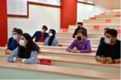 Üniversitelerde hibrit eğitim dönemi: Öğrencilerin kaygısı ve stresi azalıyor Üniversitelerde hibrit eğitim dönemi: Öğrencilerin kaygısı ve stresi azalıyor