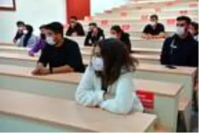 Üniversitelerde hibrit eğitim dönemi: Öğrencilerin kaygısı ve stresi azalıyor Üniversitelerde hibrit eğitim dönemi: Öğrencilerin kaygısı ve stresi azalıyor