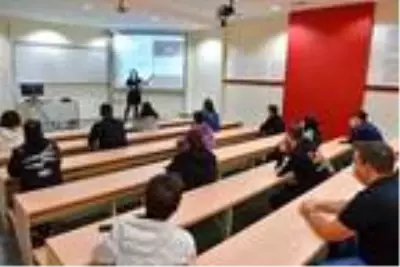Üniversitelerde hibrit eğitim dönemi: Öğrencilerin kaygısı ve stresi azalıyor Üniversitelerde hibrit eğitim dönemi: Öğrencilerin kaygısı ve stresi azalıyor