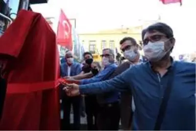 Ünlü oyuncularla fotoğraf çektiren muhtarın testi pozitif çıktı Ünlü oyuncularla fotoğraf çektiren muhtarın testi pozitif çıktı